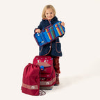 Kinder-Rucksack-Set in Rot mit Frontfach und Reißverschluss; blaues Stifteetui oben