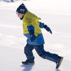 Dunkelblaue Kinder-Beanie mit Eisbärenmuster am Kopf