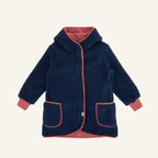 Kinder-Fleecejacke dunkelblau mit Reißverschluss, Kapuze und aufgesetzten Taschen