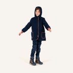 Kinder-Fleecejacke dunkelblau mit Kapuze, Reißverschluss, Taschen und orangefarbenen Kanten