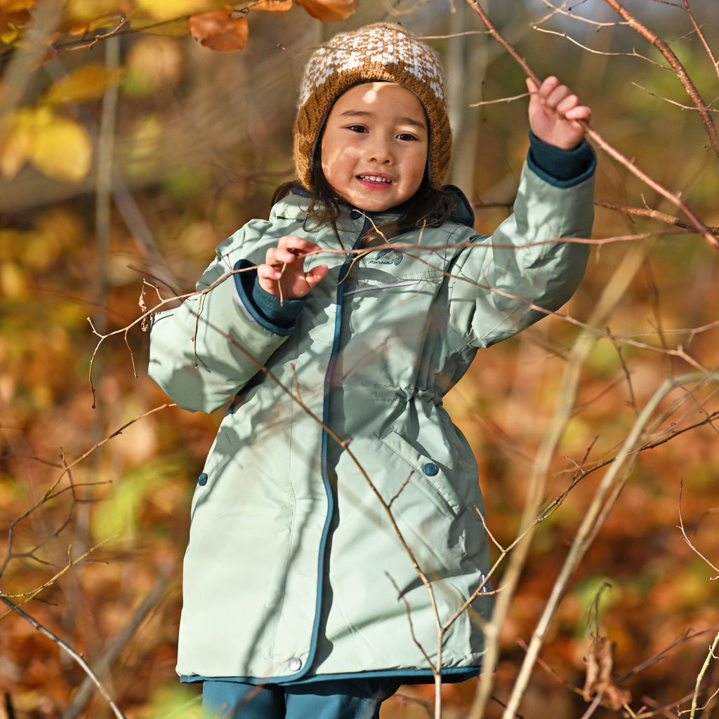 Kinderparka in mintgrün mit Kapuze und Reißverschluss, reflektierende Kantenstreifen