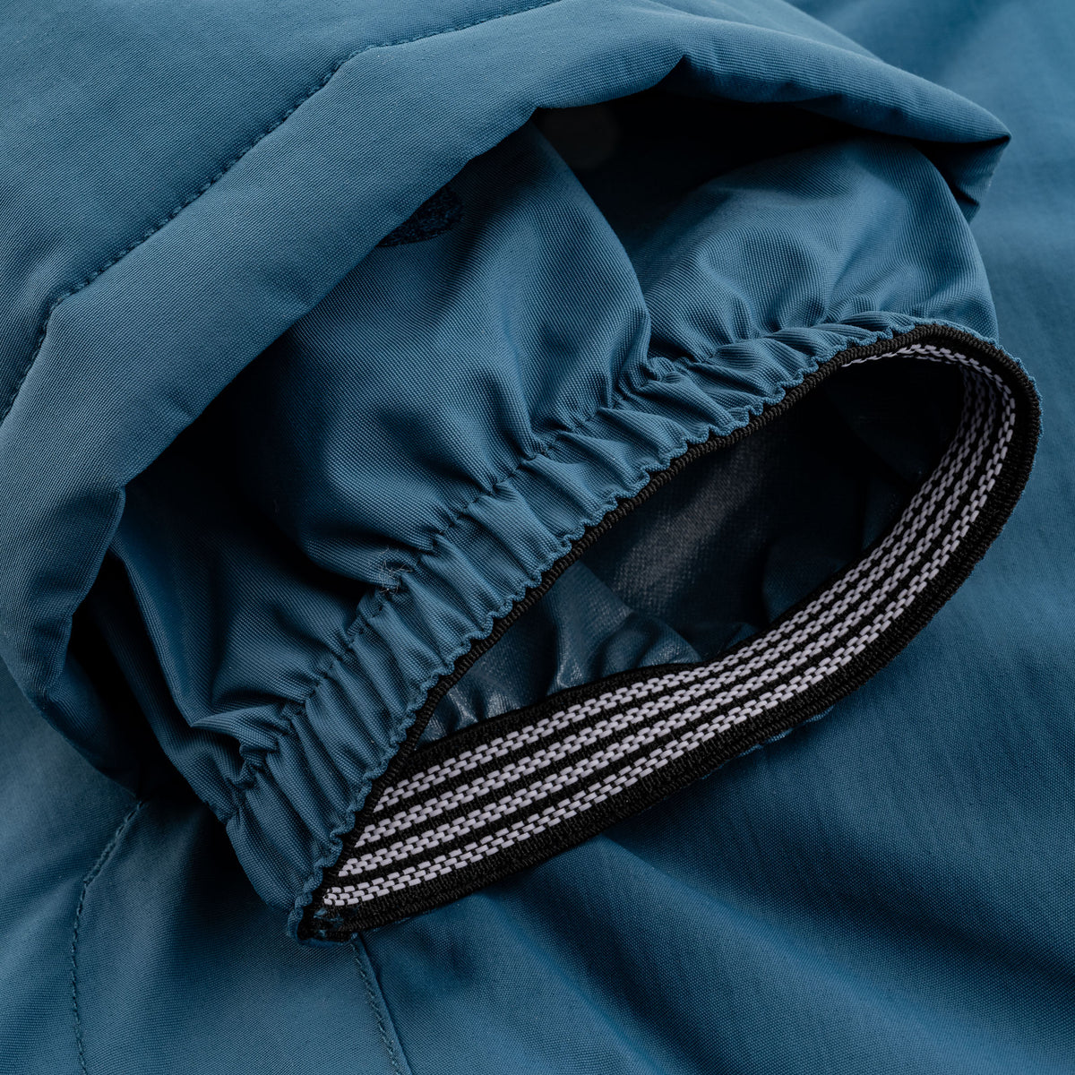 Petrol-colored dungarees: lined hem with ribbed trim