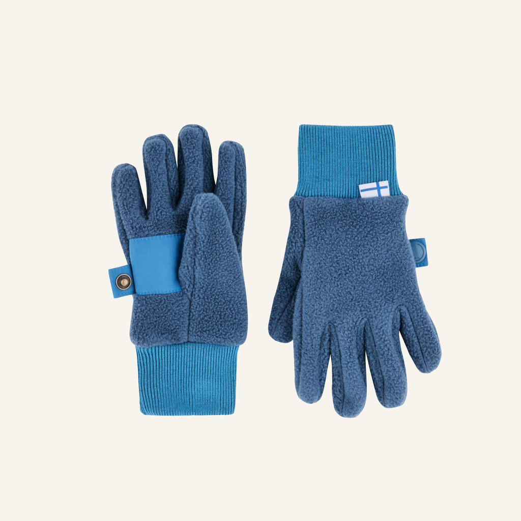 Blaue Handschuhe mit hellblau gestreiftem Bündchen und Knopfband