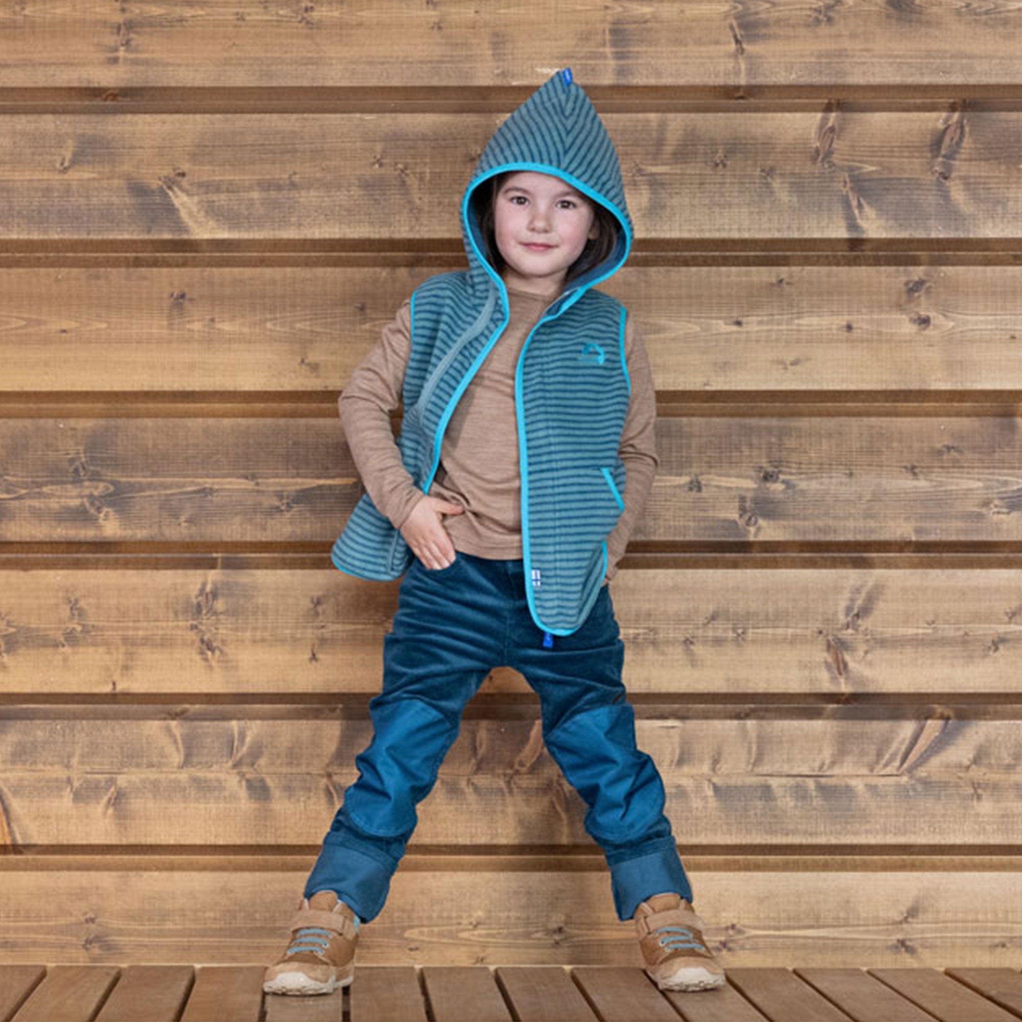 Kinder-Hoodie mit Kapuze in Blau, lange Ärmel, vorne offen